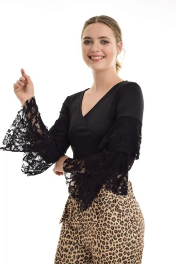 Kruvaze Yaka Kolu 3 Kat Volanlı Bluz | Blz14987