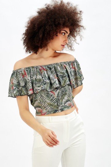 Çiçek Ve Papağan Desenli Kısa Volanlı Bluz