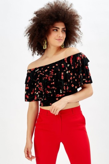 Omuzları Çift Volanlı Bluz