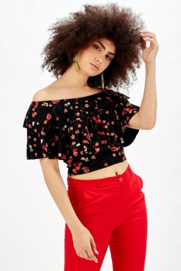 Omuzları Çift Volanlı Bluz